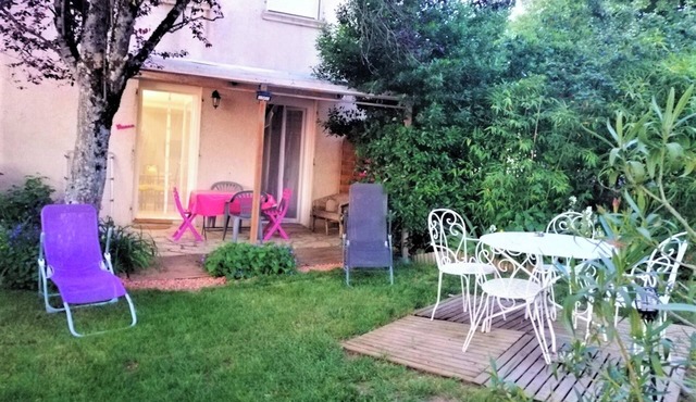 Homerez - Apt. Villeneuve with garden