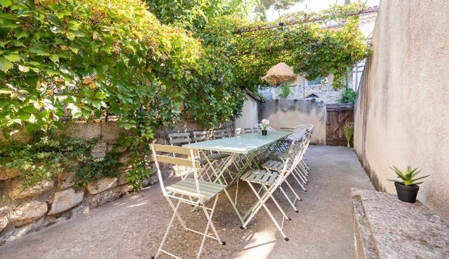 Homerez - Authentic House in Montfrin with Terrace and Air Conditioning