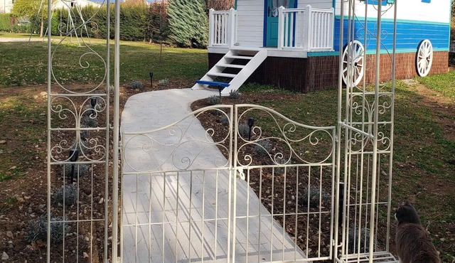 Homerez - Beautiful bungalow for 2 ppl. with terrace at Laragne-Montéglin