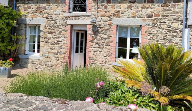 Homerez - Beautiful house for 4 ppl. with terrace at Le Vivier-sur-Mer