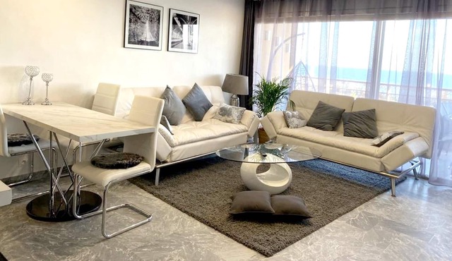 Homerez - Beautiful appartement for 6 ppl. with sea view and balcony at Cannes