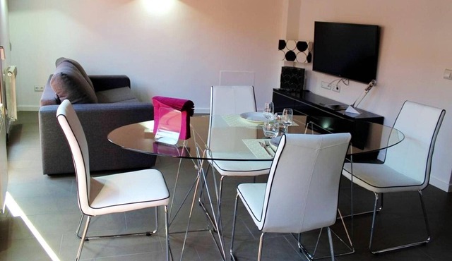 Homerez - Beautiful appartement for 4 ppl. with terrace and balcony at Olot