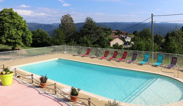 Homerez - Beautiful chalet for 6 ppl. with shared pool and terrace at Gravières