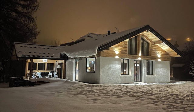 Homerez - Beautiful chalet in Valloire with mountain view.