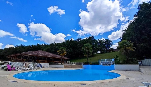 Homerez - Beautiful chalet for 6 ppl. with shared pool and terrace at Mauroux