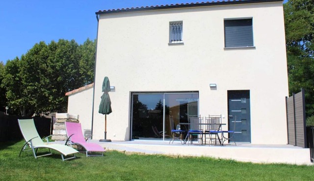 Homerez - Beautiful house for 6 ppl. with garden and terrace at Marsillargues