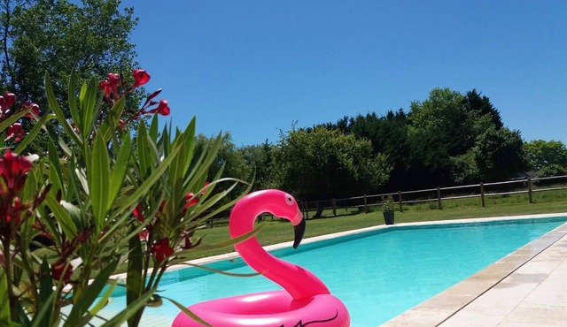 Homerez - Beautiful house for 4 ppl. with shared pool and garden at Saint-Roch