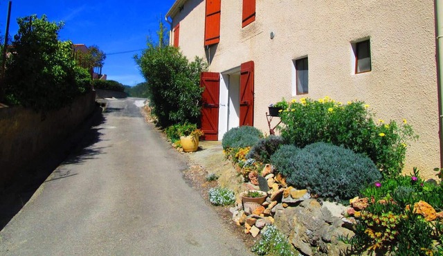 Homerez - Beautiful house for 6 ppl. with garden and terrace at Tournissan