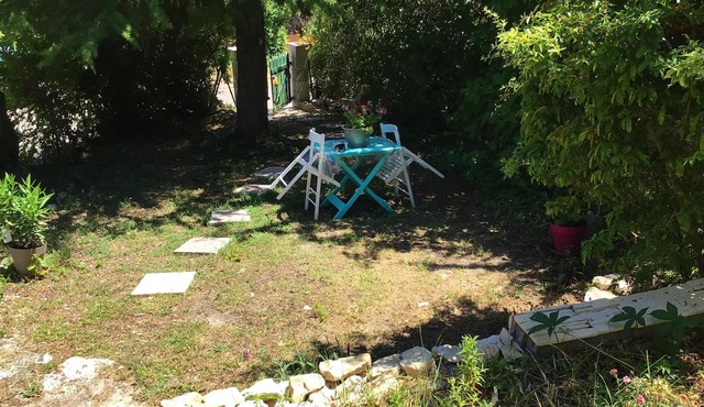 Homerez - Beautiful house for 2 ppl. with garden and terrace at Vachères