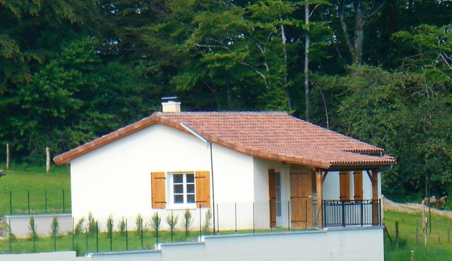 Homerez - Beautiful house for 4 ppl. with shared pool and terrace at Gorses