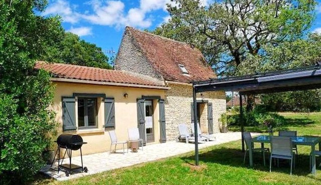 Homerez - Beautiful house for 5 ppl. with shared pool and terrace at Salviac