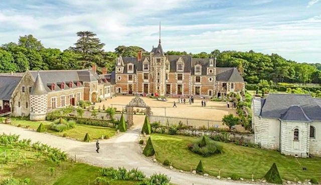 Homerez - Big appartement for 15 ppl. with shared pool at Vernou-sur-Brenne