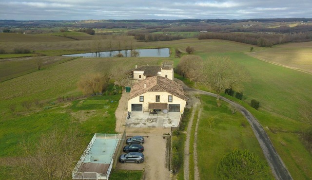 Homerez - Big villa for 14 ppl. with swimming-pool at Montpezat-de-Quercy