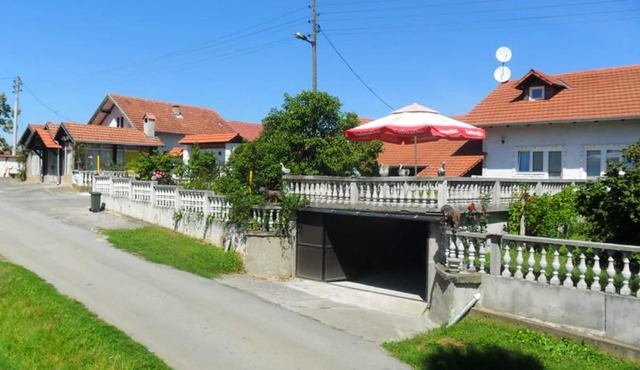 Homerez - Big house 1 km away from the beach for 10 ppl. with garden at Kutina