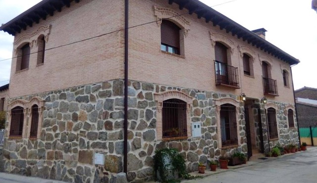Homerez - Big house for 16 ppl. with terrace and balcony at Cenicientos