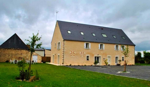 Homerez - Big house for 27 ppl. with terrace at Saint-Épain