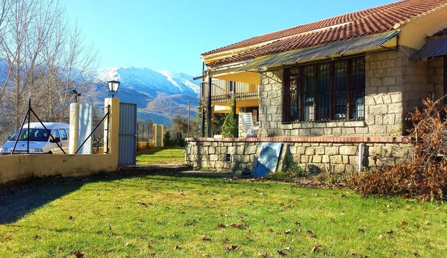 Homerez - Big house for 30 ppl. with garden and terrace at Navaluenga