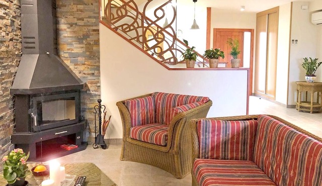Homerez - Big house for 10 ppl. with terrace at Cretas