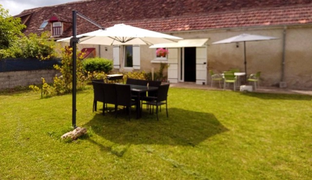Homerez - Big house for 10 ppl. with spa, garden and terrace at Limeyrat