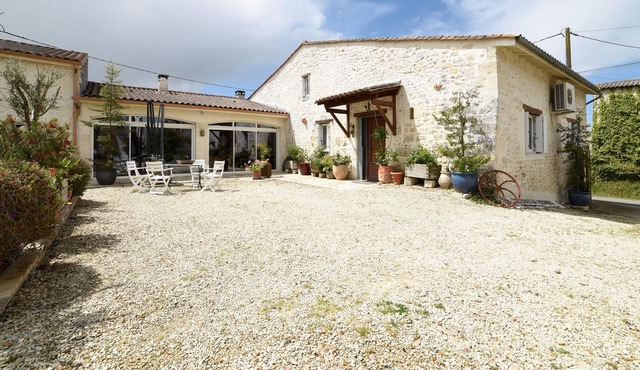 Homerez - Big house for 20 ppl. with jacuzzi, garden and terrace at Lorignac