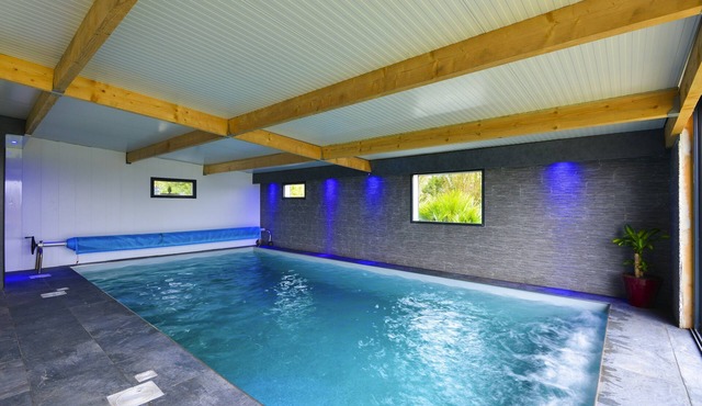 Homerez - Big villa for 14 ppl. with swimming-pool and garden at Sainte-Brigitte