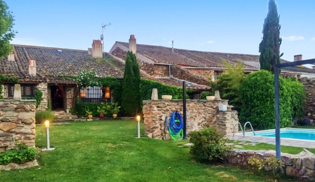 Homerez - Big villa for 10 ppl. with swimming-pool and garden at Domingo Garcia
