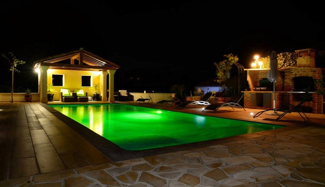 Homerez - Big villa for 18 ppl. with shared pool at Sainte-Valière