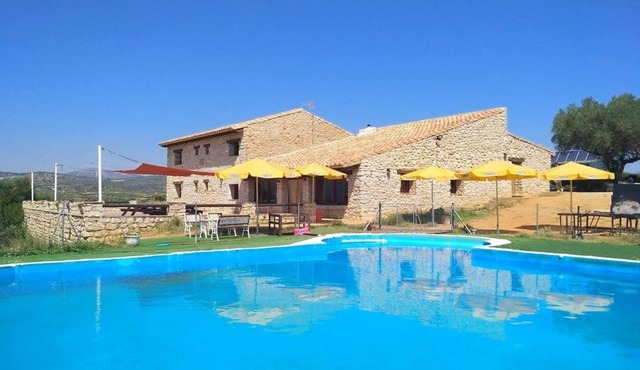 Homerez - Big villa for 16 ppl. with swimming-pool and garden at La Salzadella