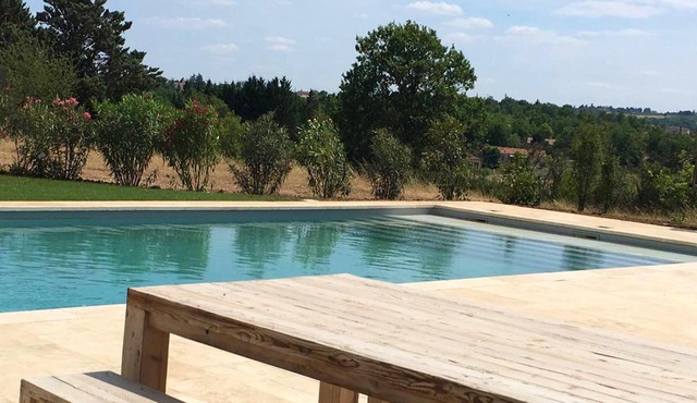 Homerez - Big villa for 12 ppl. with swimming-pool and terrace at Cahors
