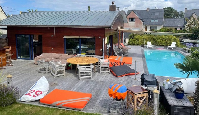 Homerez - Big villa for 9 ppl. with swimming-pool and terrace at Landunvez
