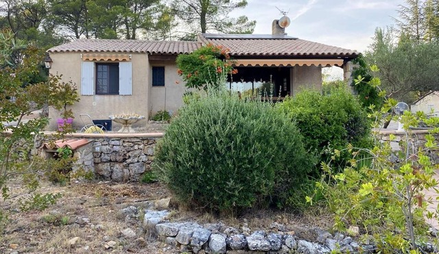Homerez - Big villa for 12 ppl. with swimming-pool and garden at Entrecasteaux