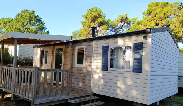 Homerez - Bungalow for 6 ppl. with shared pool and terrace at Argences-en-Aubrac