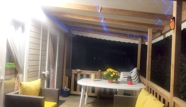 Homerez - Bungalow for 6 ppl. with shared pool and terrace at Veuzain-sur-Loire