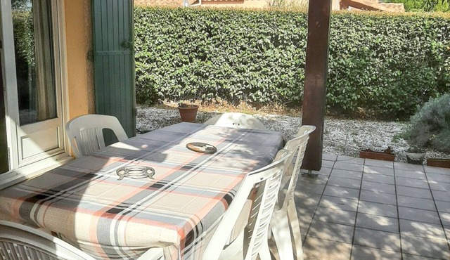 Homerez - Charming House in Eyguières with a Shared Pool