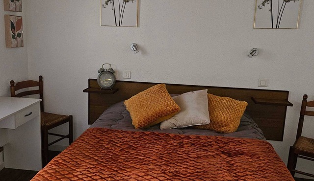 Homerez - Chalet for 2 ppl. with garden and terrace at Tarascon-sur-Ariège