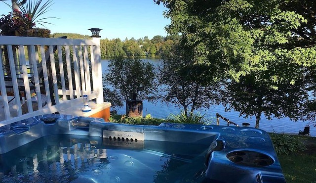 Homerez - Chalet for 6 ppl. with jacuzzi, spa and garden at Sainte-Thècle