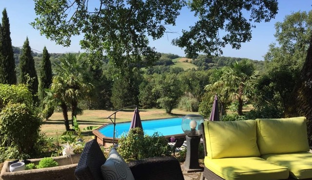 Homerez - Chalet for 10 ppl. with swimming-pool, garden and terrace at Tudeils