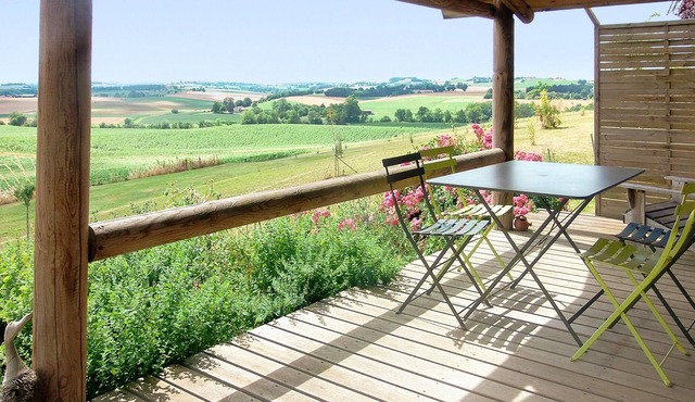 Homerez - Chalet for 4 ppl. with shared pool, garden and terrace at Pauilhac