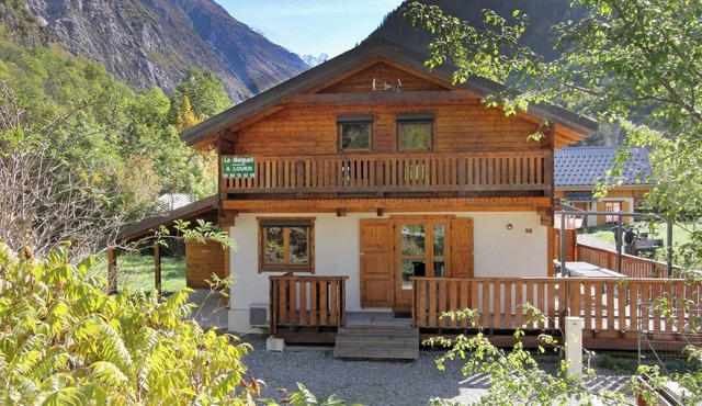 Homerez - Chalet in Venosc with Jacuzzi