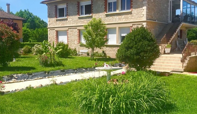 Homerez - Charming apartment in Toulonjac with garden and terrace