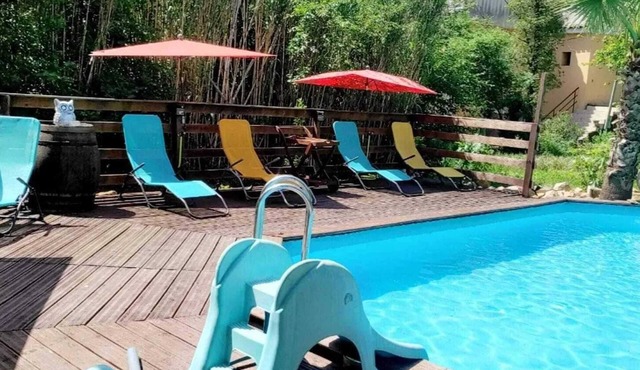 Homerez - Charming Apartment near Orange with Shared Pool