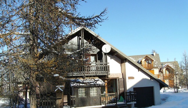 Homerez - Charming Apartment with Mountain View in Risoul