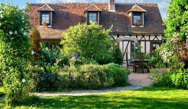 Homerez - Charming House in Chéronvilliers with Garden