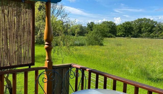 Homerez - Charming Bungalow in Saint-Pardoux with Pool