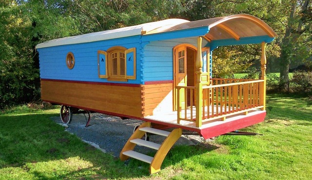 Homerez - Charming Bungalow in Saint-Pardoux with Pool