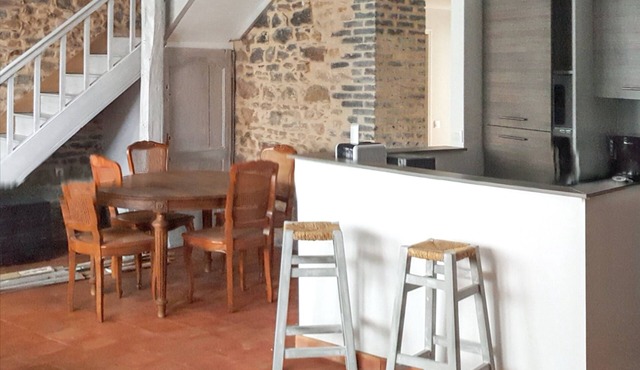 Homerez - Charming House in La Porcherie, pool