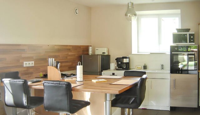 Homerez - Charming house in La Vineuse with enclosed garden