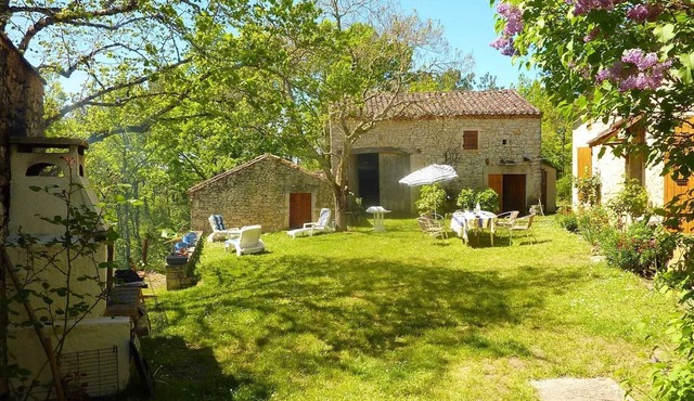 Homerez - Charming House in Les Junies with Garden View
