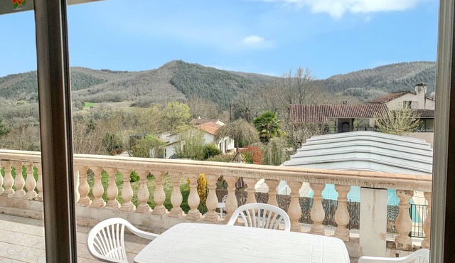 Homerez - Charming house in Saint-Géry with shared pool