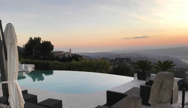 Homerez - Charming House in Aspremont with Private Pool